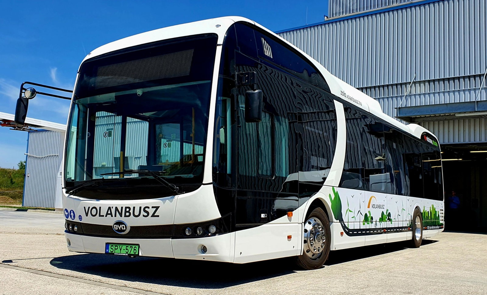 Megkezdődött a Volánbusz BYD villanybuszainak átadása