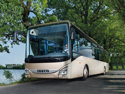 Alacsony belépésű helyközi villanybuszt dob piacra az Iveco