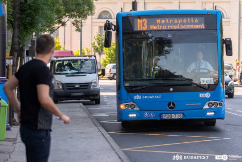 A metrópótlás számai: kétezer nap alatt 720-szor a Föld körül