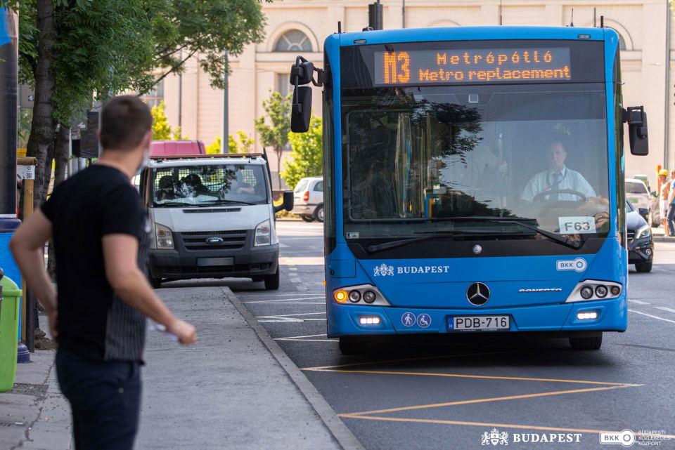 A metrópótlás számai: kétezer nap alatt 720-szor a Föld körül