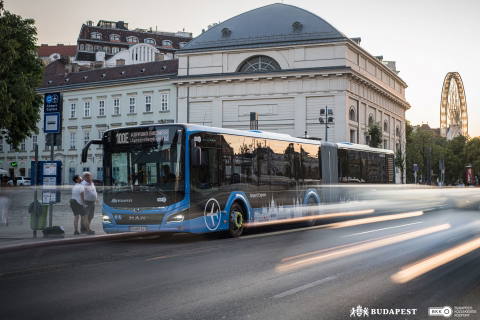 Júliustól még gyakrabban jár a 100E Repülőtéri Expressz