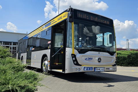 Holnaptól Debrecen útjain a következő tíz új Mercedes-Benz Conecto