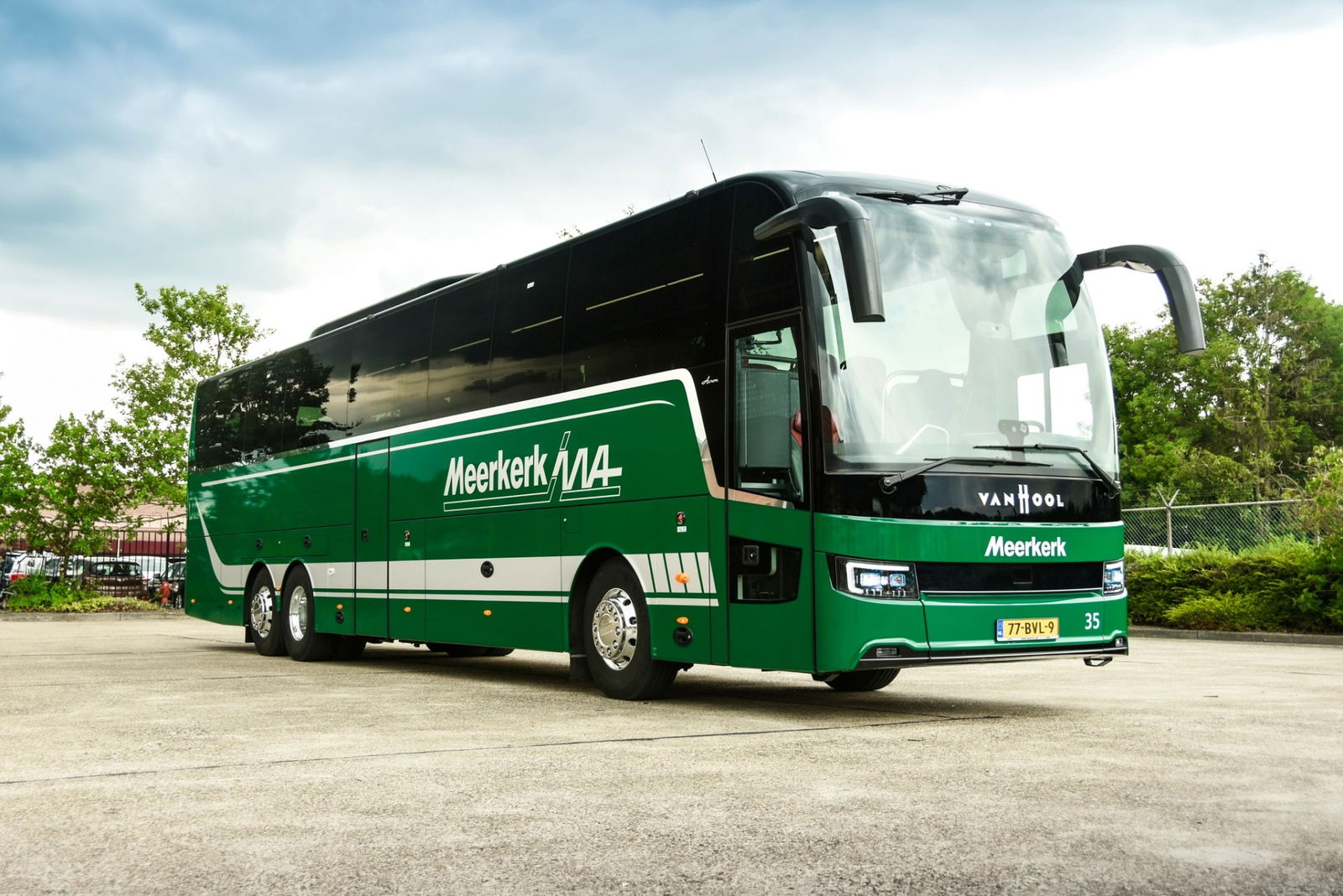 Átadták az új Van Hool T-sorozat első szériapéldányait
