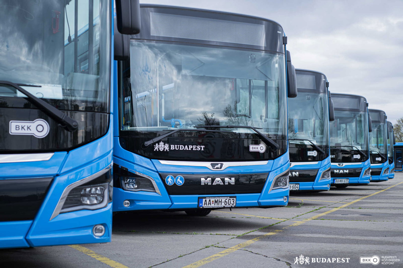A 100E reptéri gyorsjáraton is megjelentek az ArrivaBus új MAN csuklósai
