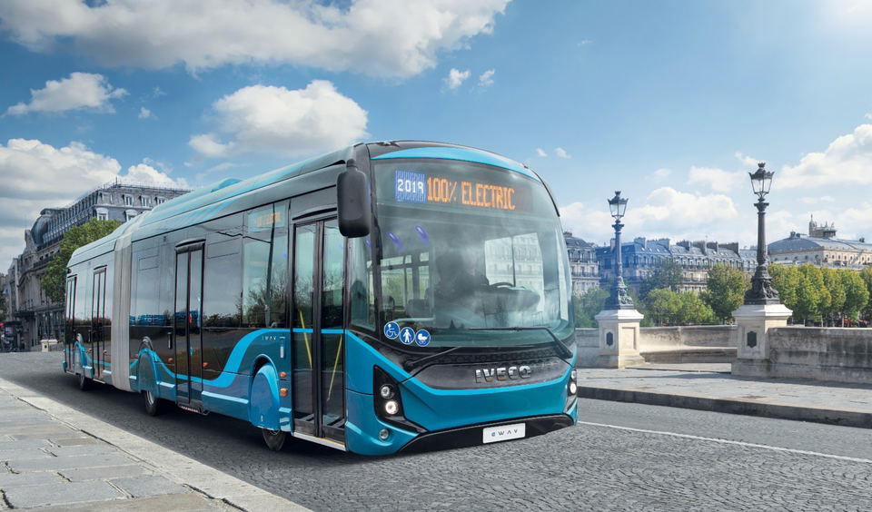 Az Iveco Bus 225 e-Wayt szállíthat a cégcsoport székhelyének otthont adó Torinóba