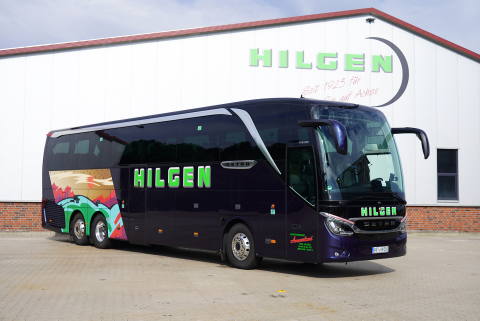 Csúcskategóriás Setra turistabusz a Hilgen-Reisen 100. születésnapjára