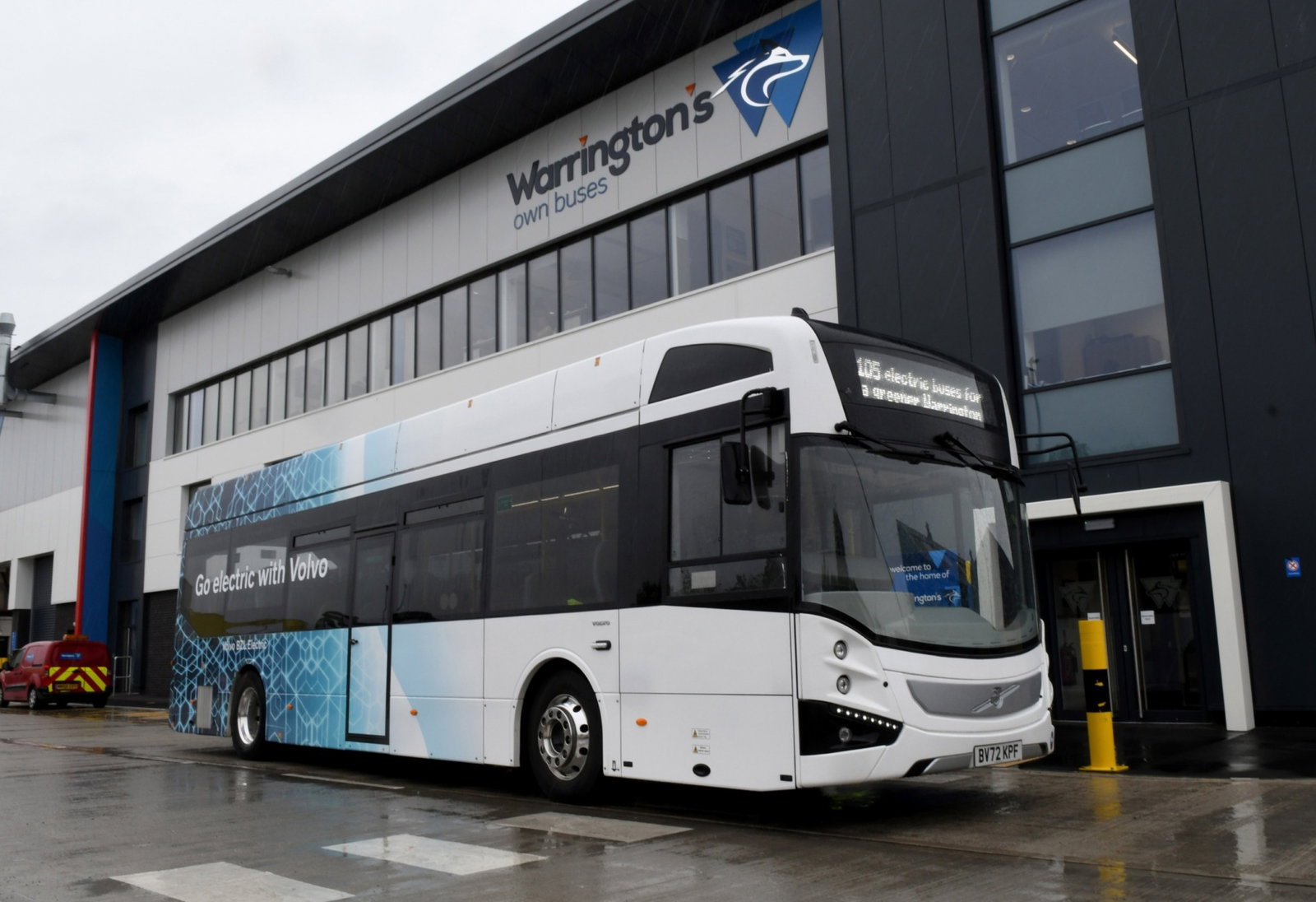 Volvo alvázas MCV elektromos buszokra cseréli dízelbuszait az angliai Warrington’s Own Buses