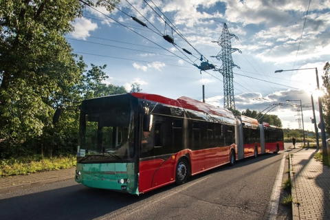 Már Plzeň utcáin tesztelik Pozsony első duplacsuklós trolibuszát