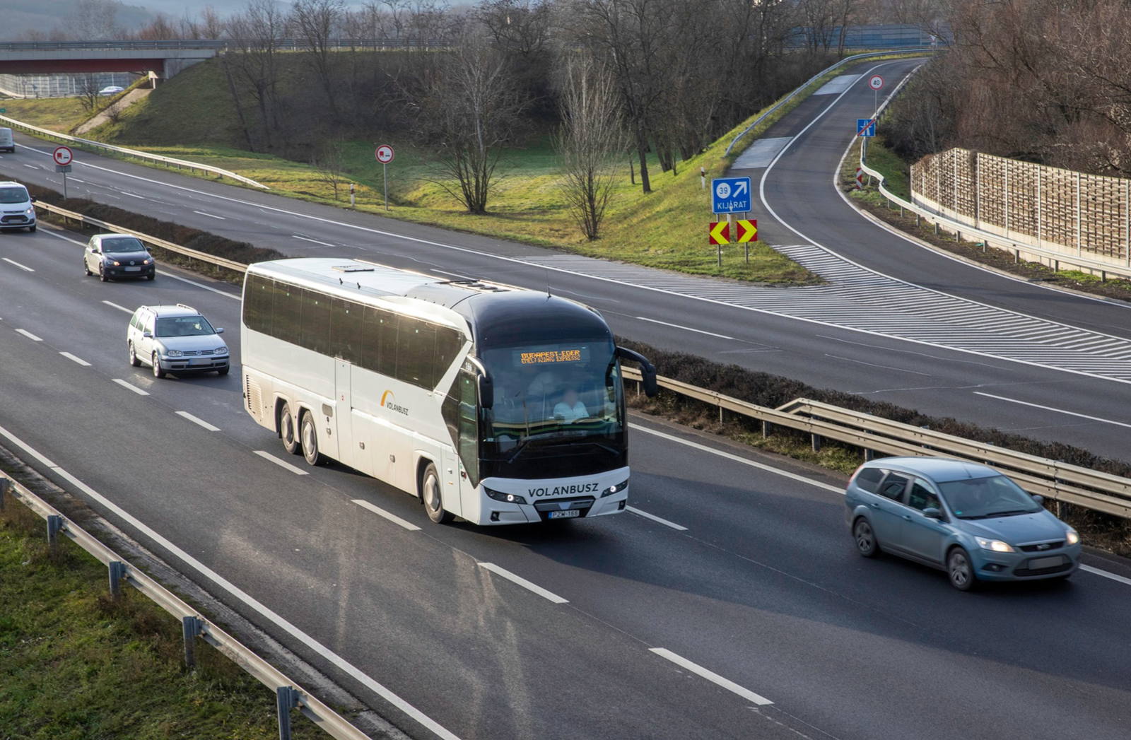 Jövőre már használatarányosan fizetik az útdíjat az autóbuszok