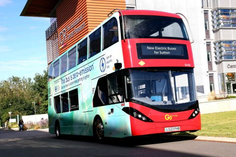 Már több mint 1100 villanyhajtású busz közlekedik Londonban