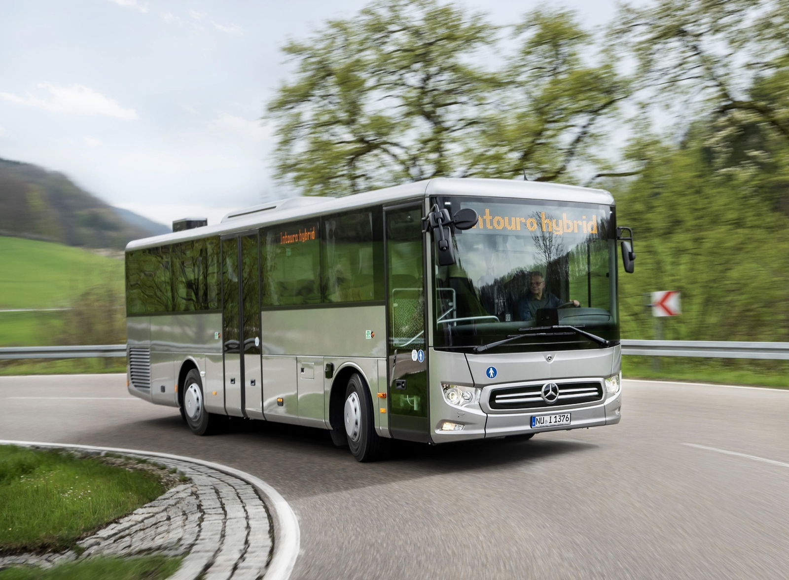 Mercedes-Benz Intouro K Hybrid tesztbuszt próbálhatnak ki a hazai üzemeltetők