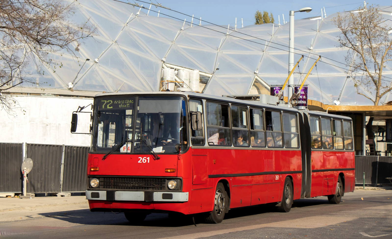 Használt Ikarus trolikkal és Volvo autóbuszokkal erősíti flottáját az SZKT