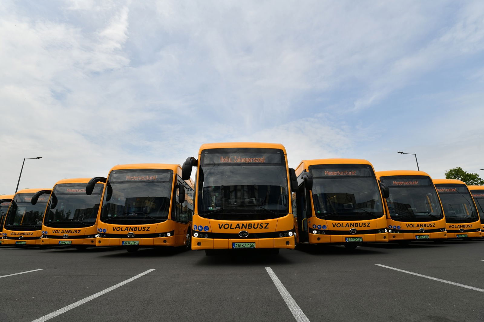 Az évtized végéig flottájának harmadát elektromos járművekre cserélné a Volánbusz