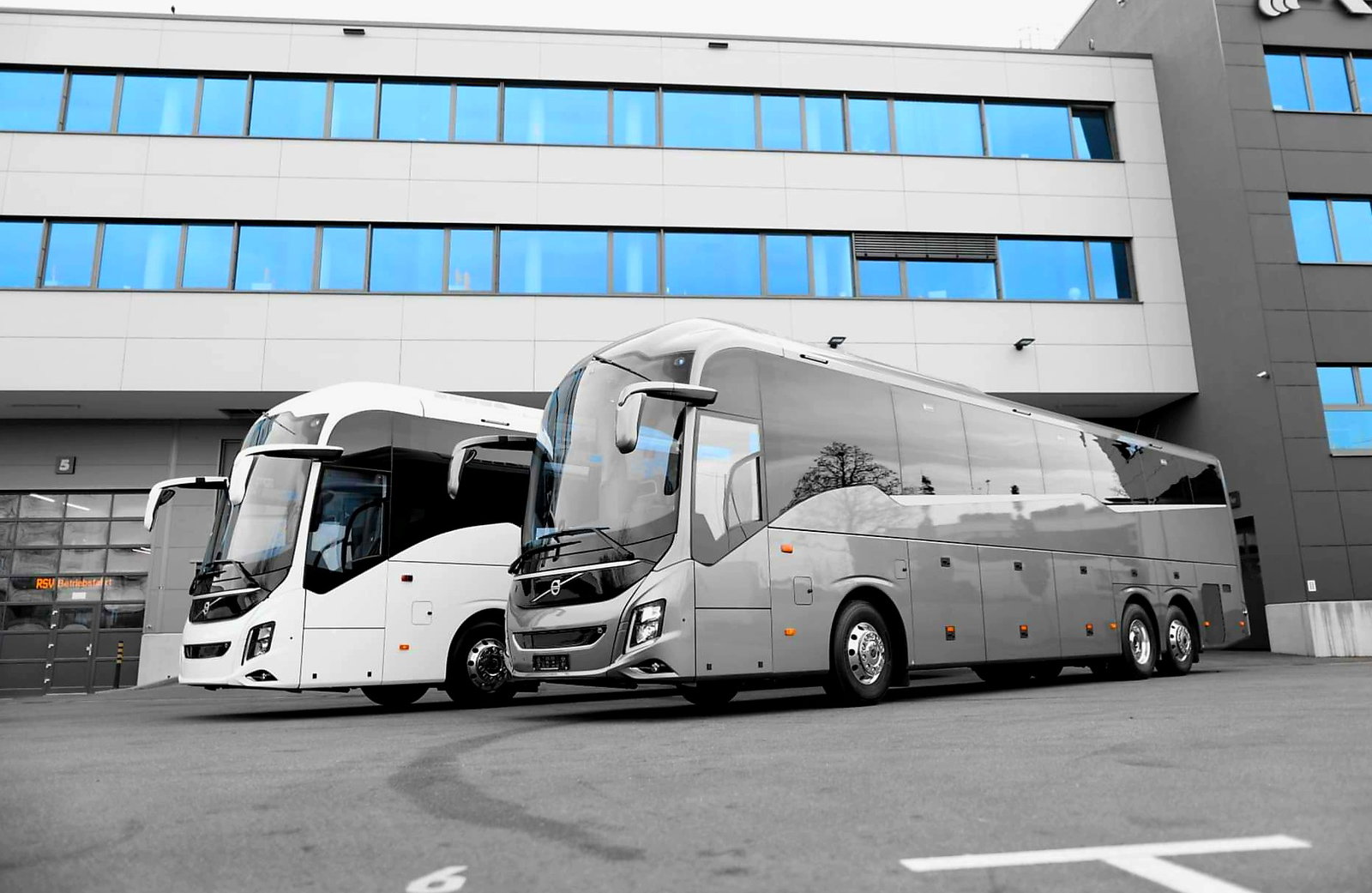 A spanyol Sunsundegui gyártja tovább a Volvo egyszintes turistabuszait