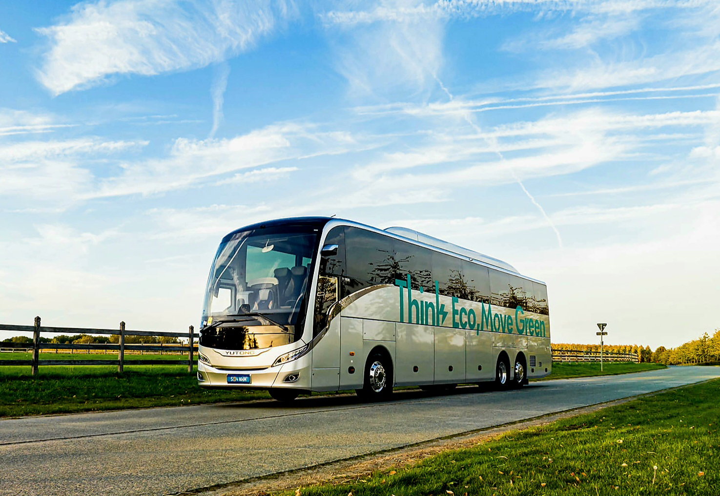 Európai gyártókat megelőzve lép piacra elektromos turistabuszával a Yutong
