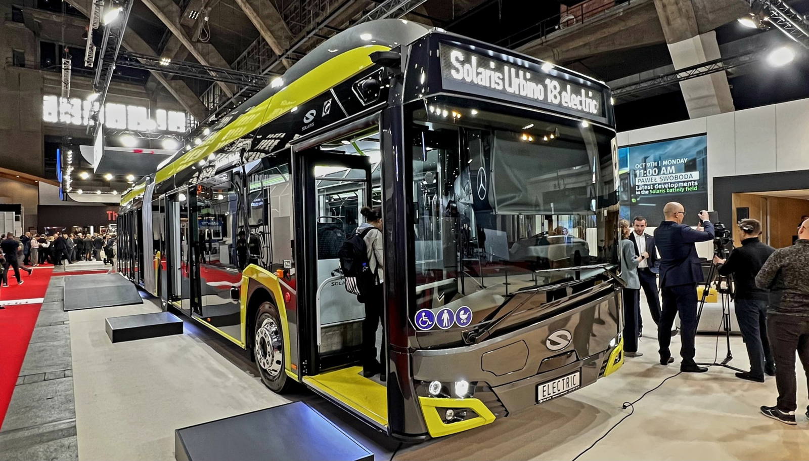 Akár 600 kilométer hatótávolságra is képes csuklós villanybuszt mutatott be a Solaris Brüsszelben