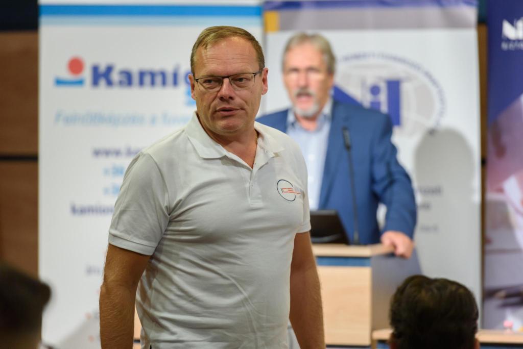 Fedélzeti eszközt venne a buszosok többsége az útdíjfizetéshez