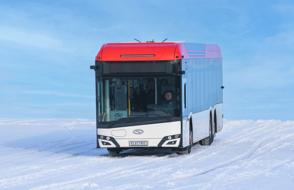 Ötvenöt háromtengelyes Solaris villanybuszt rendelt a svéd Nobina
