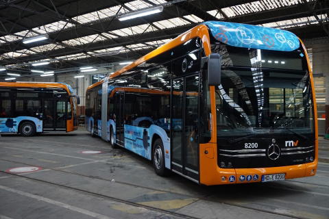 A Daimler Buses átadta az első sorozatgyártású üzemanyagcellás eCitarókat