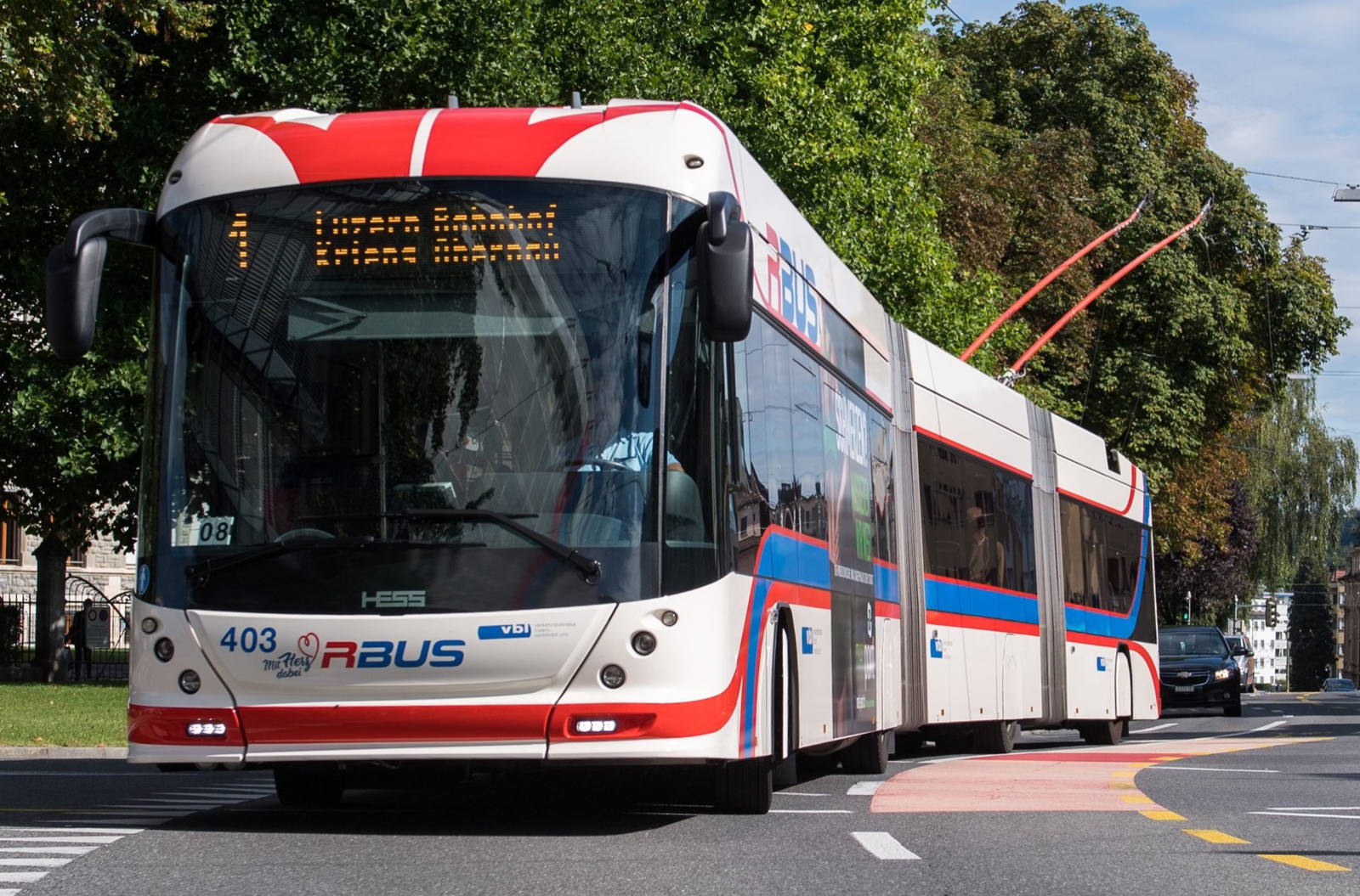 Önjáró trolibuszokra cseréli dízelbuszait a svájci Luzern