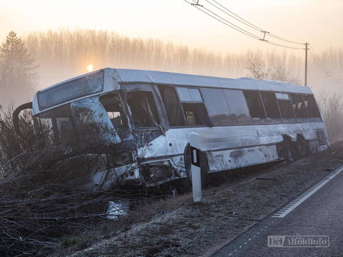 Volános Ikarus EAG és egy szerb nyerges vontató karambolozott Kiskunhalasnál