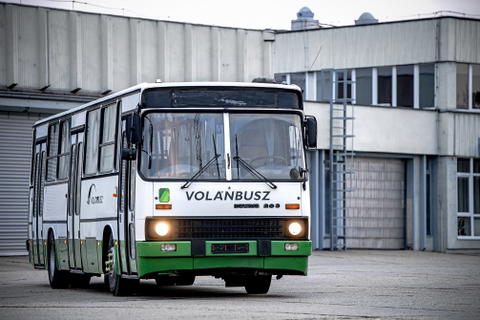 Jótékony célt támogat az egyik Ikarus 263-asának elárverezésével a Volánbusz