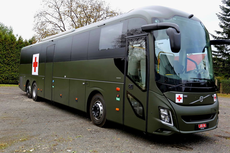 Norvégia öt háromtengelyes Volvo 9700-as katonai mentőbuszt adományoz Ukrajnának