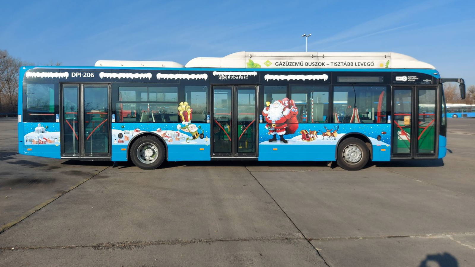 Egészen karácsonyig utazhatunk idén a BKV Mikulásbuszával