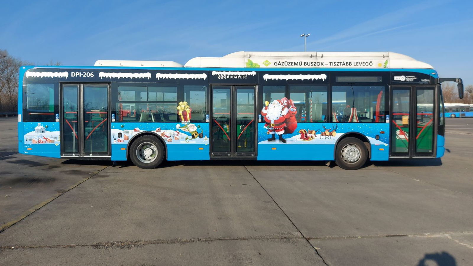 Egészen karácsonyig utazhatunk idén a BKV Mikulásbuszával