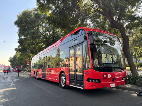 Forgalomba állt az első 20 új háromtengelyes BYD villanybusz Mexikóvárosban