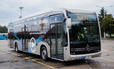 Legalább 50 szóló villanybuszt hozna a fővárosba az ArrivaBus