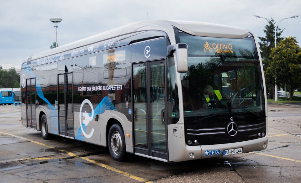 Legalább 50 szóló villanybuszt hozna a fővárosba az ArrivaBus