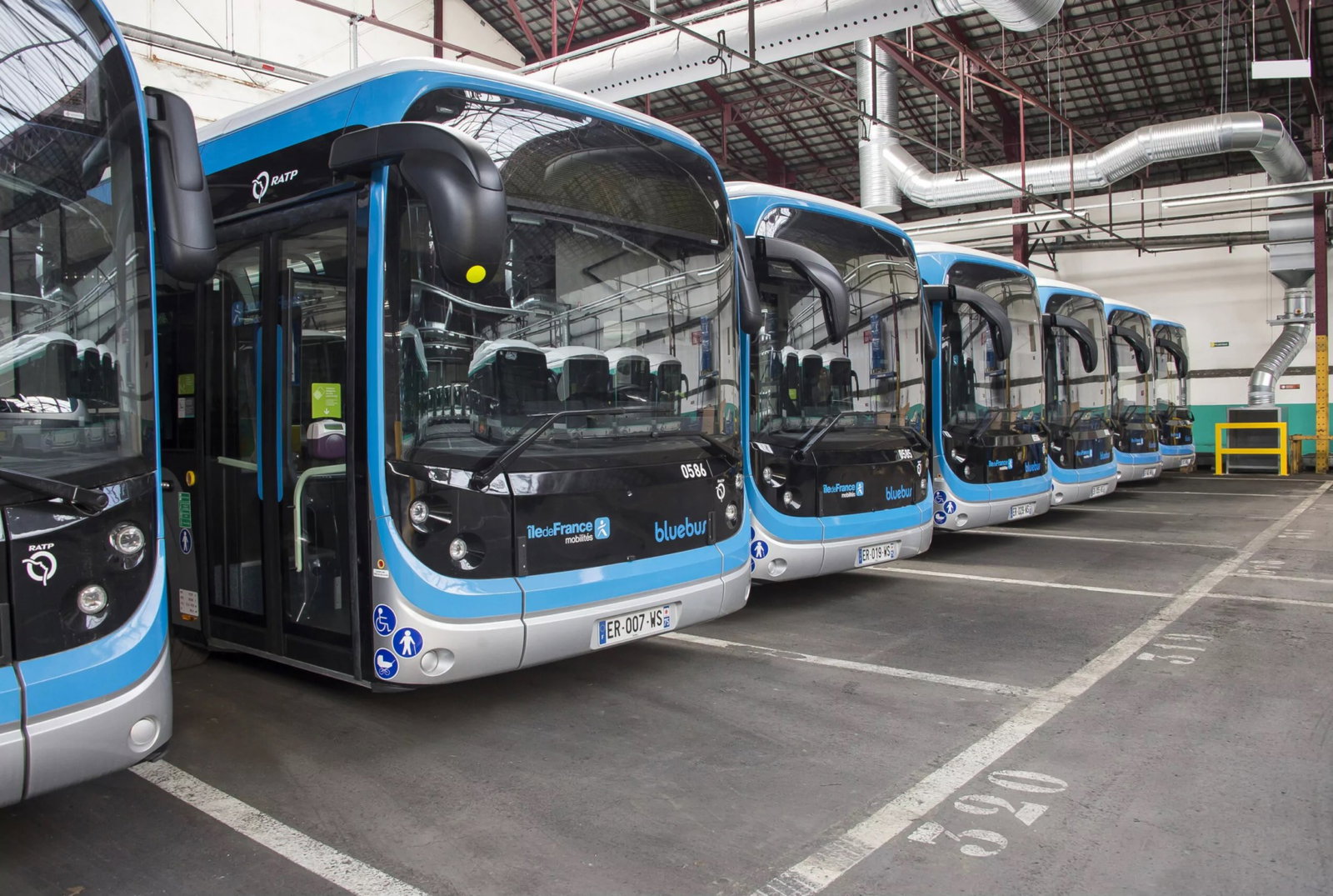 Visszatér Párizs utcáira a tűzesetek miatt kényszerszünetre küldött Bolloré Bluebus-flotta