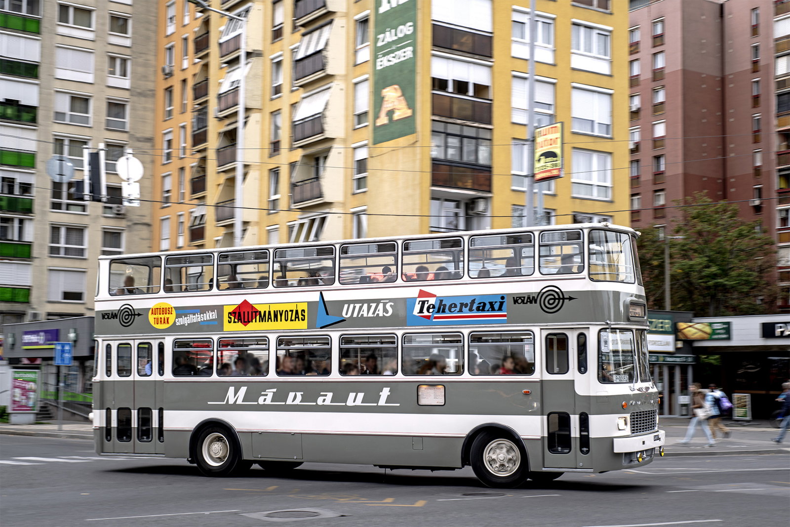 Ismét Pécsre látogat az emeletes MÁVAUT-Ikarus 556-os