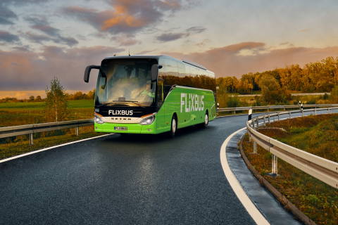 Új éjszakai járatot indít a FlixBus Sopronból Varsóba