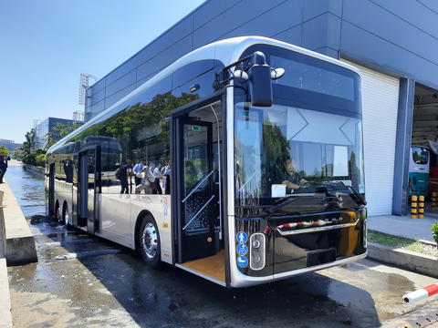 Új háromtengelyes elektromos típussal készül a skandináv piacra a Yutong