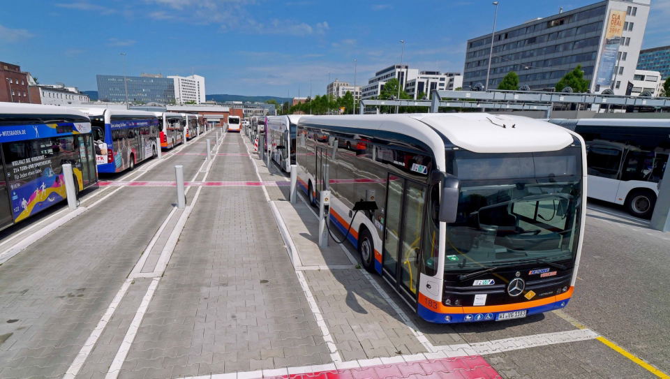 Továbbra is közlekedik mind a 120 eCitaro Wiesbadenben