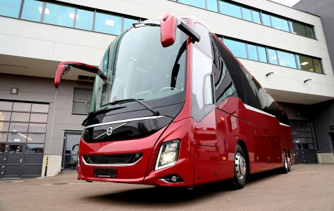 Új és frissített aktív biztonsági rendszereket dob ​​piacra a Volvo