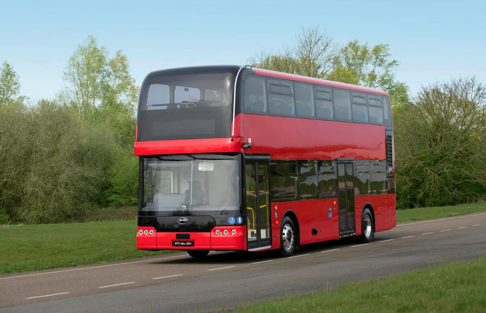 Egy évtized után ismét saját fejlesztésű emeletes villanybusszal tér vissza a brit piacra a BYD