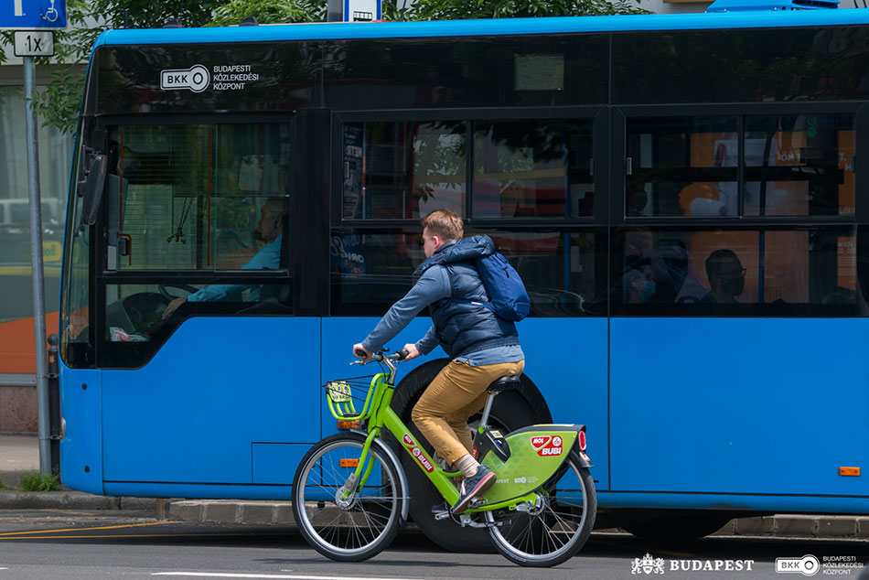 Holttérre figyelmeztető programot indít a BKK a biztonságos közlekedésért