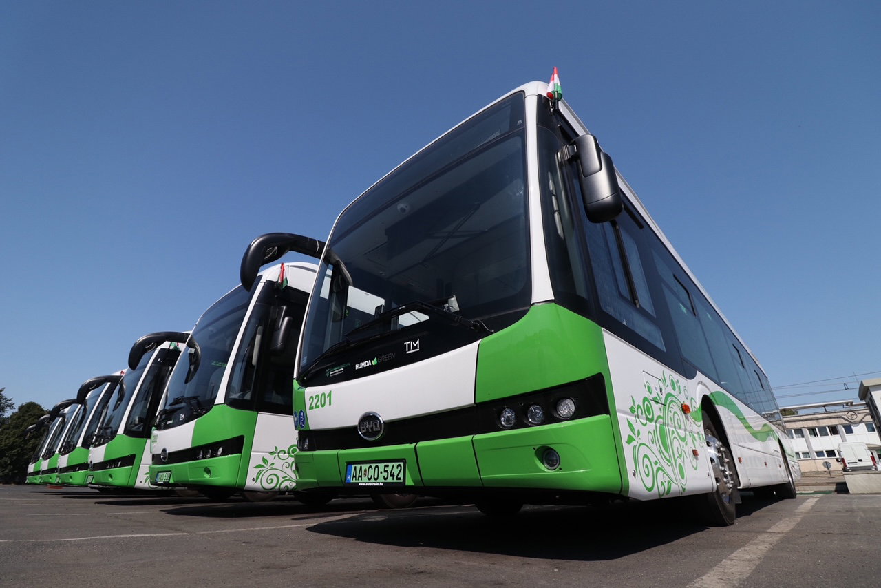 Szóló és csuklós e-buszokat, valamint egy hidrogénbuszt vásárolna Miskolc