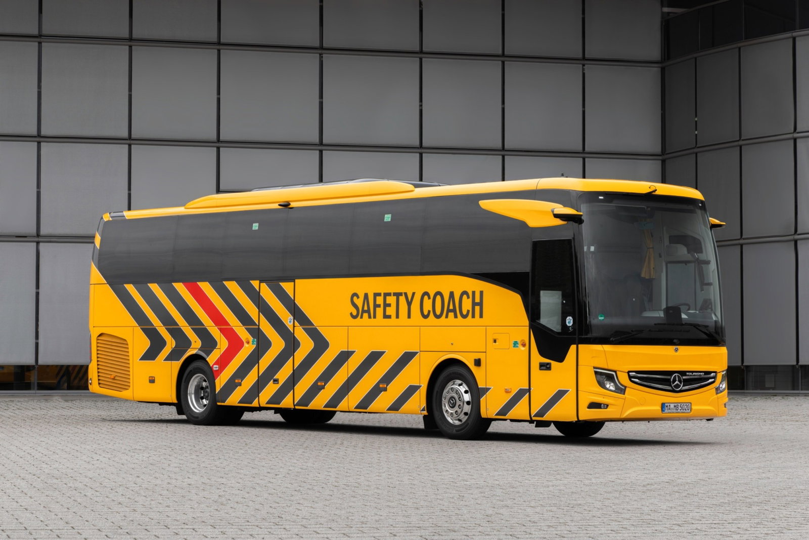 Első a biztonság: bemutatkozott a Daimler Buses hatodik generációs Safety Coach-a