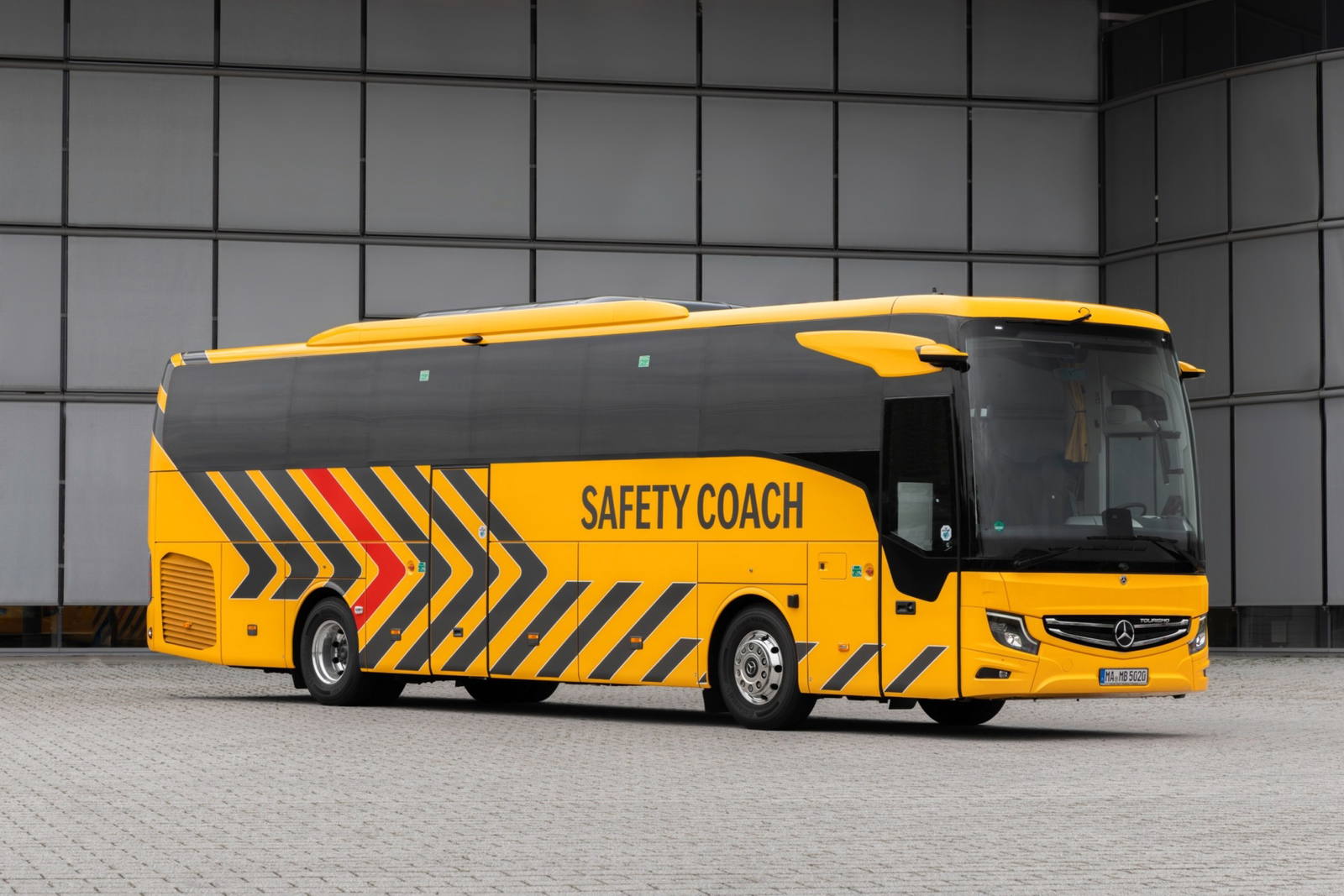 Első a biztonság: bemutatkozott a Daimler Buses hatodik generációs Safety Coach-a