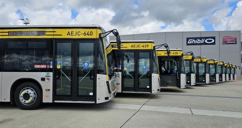 A debreceni reptéren vette át a soron következő tíz Mercedes-Benz Conecto G csuklóst a DKV