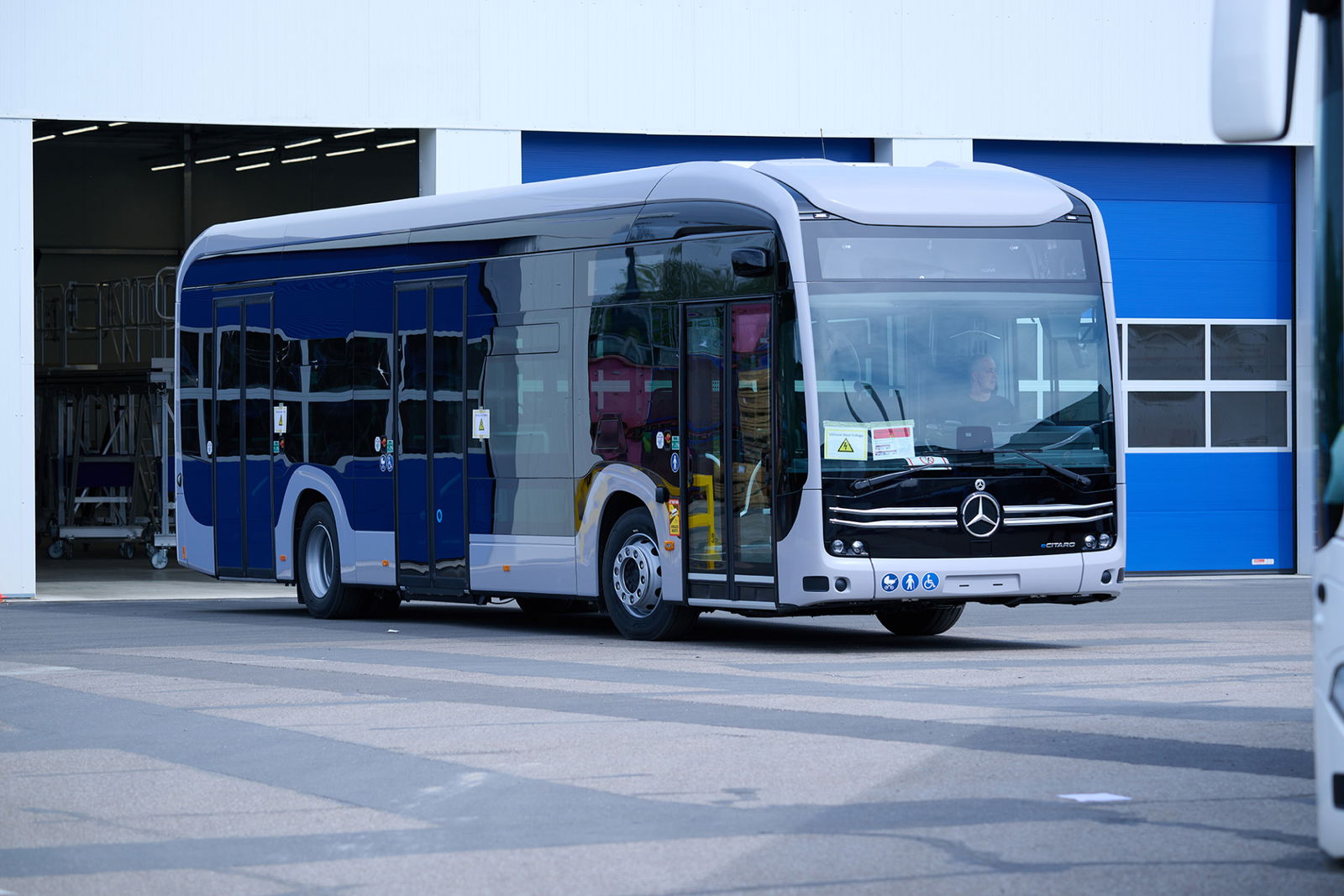 Elkészült az első franciaországi gyártású Mercedes-Benz eCitaro