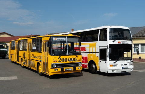 Két újabb Ikarus nosztalgiabusz lépett színre a Volánbusz hatvani retrónapján