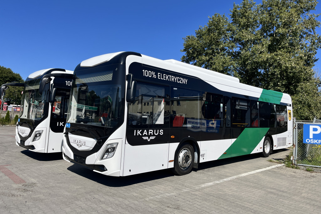 Megkezdte Szczecinek új elektromos autóbuszainak leszállítását az Ikarus