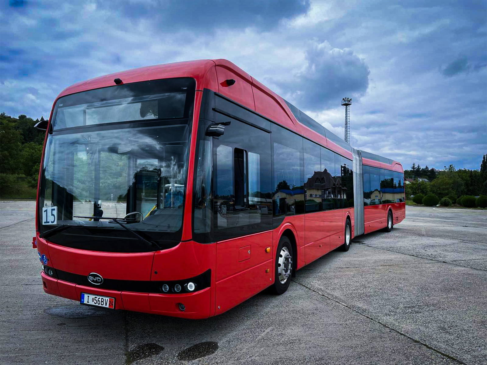 Csuklós BYD B18-as villanybuszt tesztel a Volánbusz