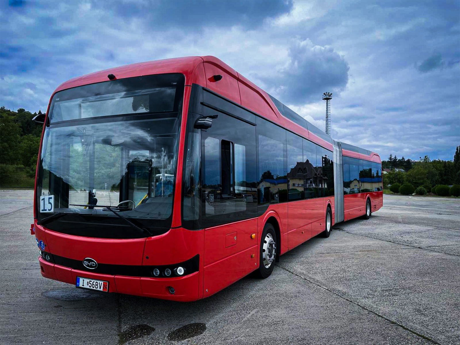 Csuklós BYD B18-as villanybuszt tesztel a Volánbusz