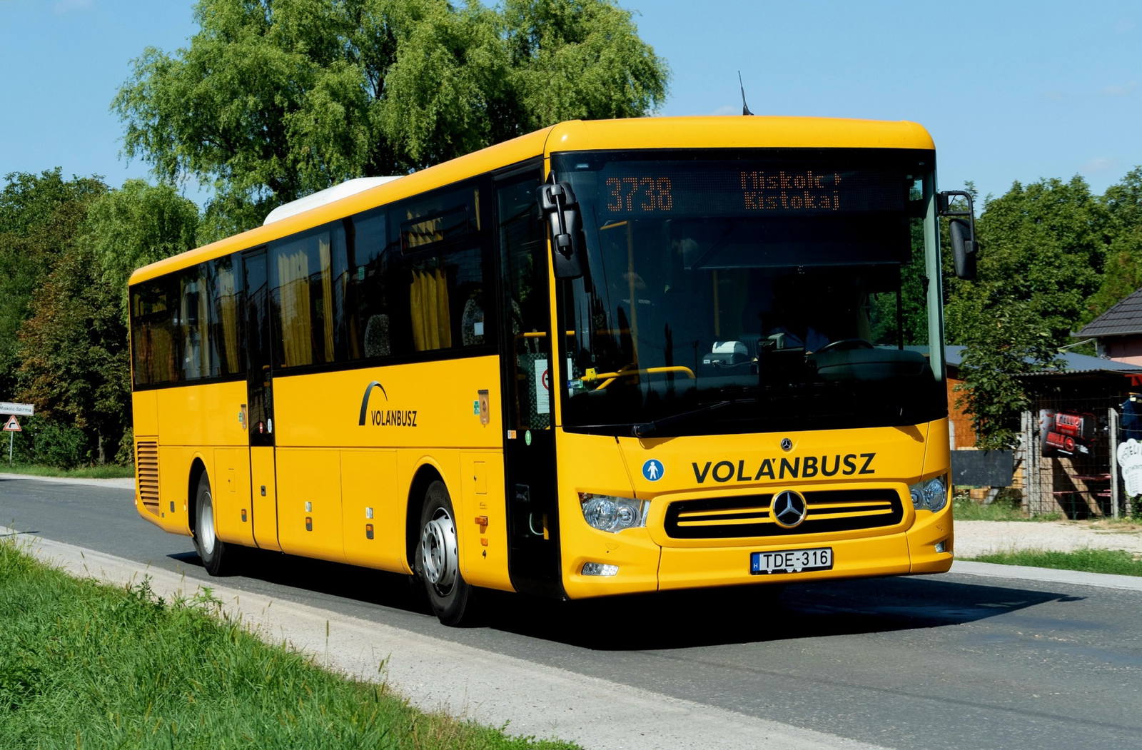 Ötvenkilenc normálpadlós intercity autóbusz beszerzését indította el a Volánbusz